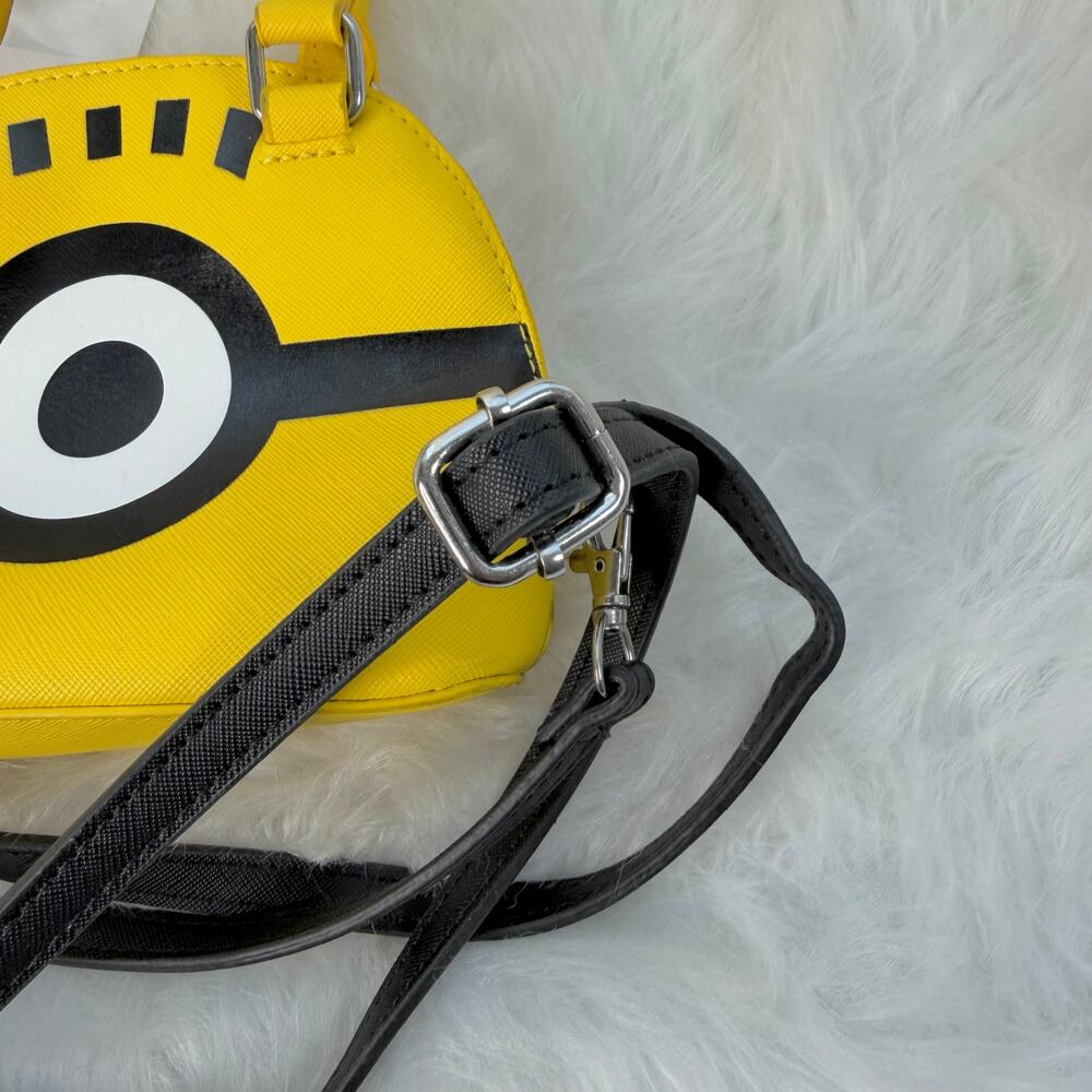 New Minion Mini Crossbody Bag From Universal Studios - Picture 5 of 11